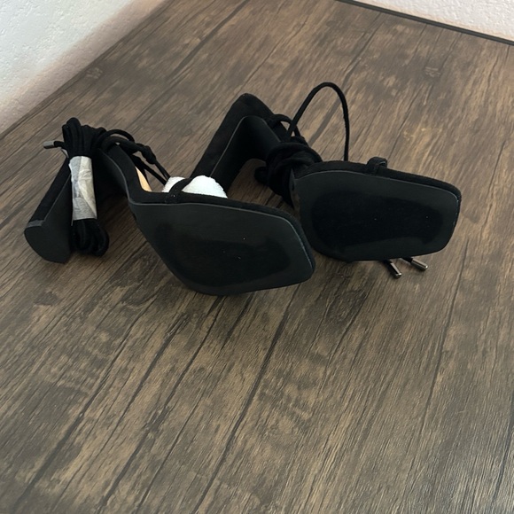 black tie up heels shoes size 7 - Picture 4 of 5